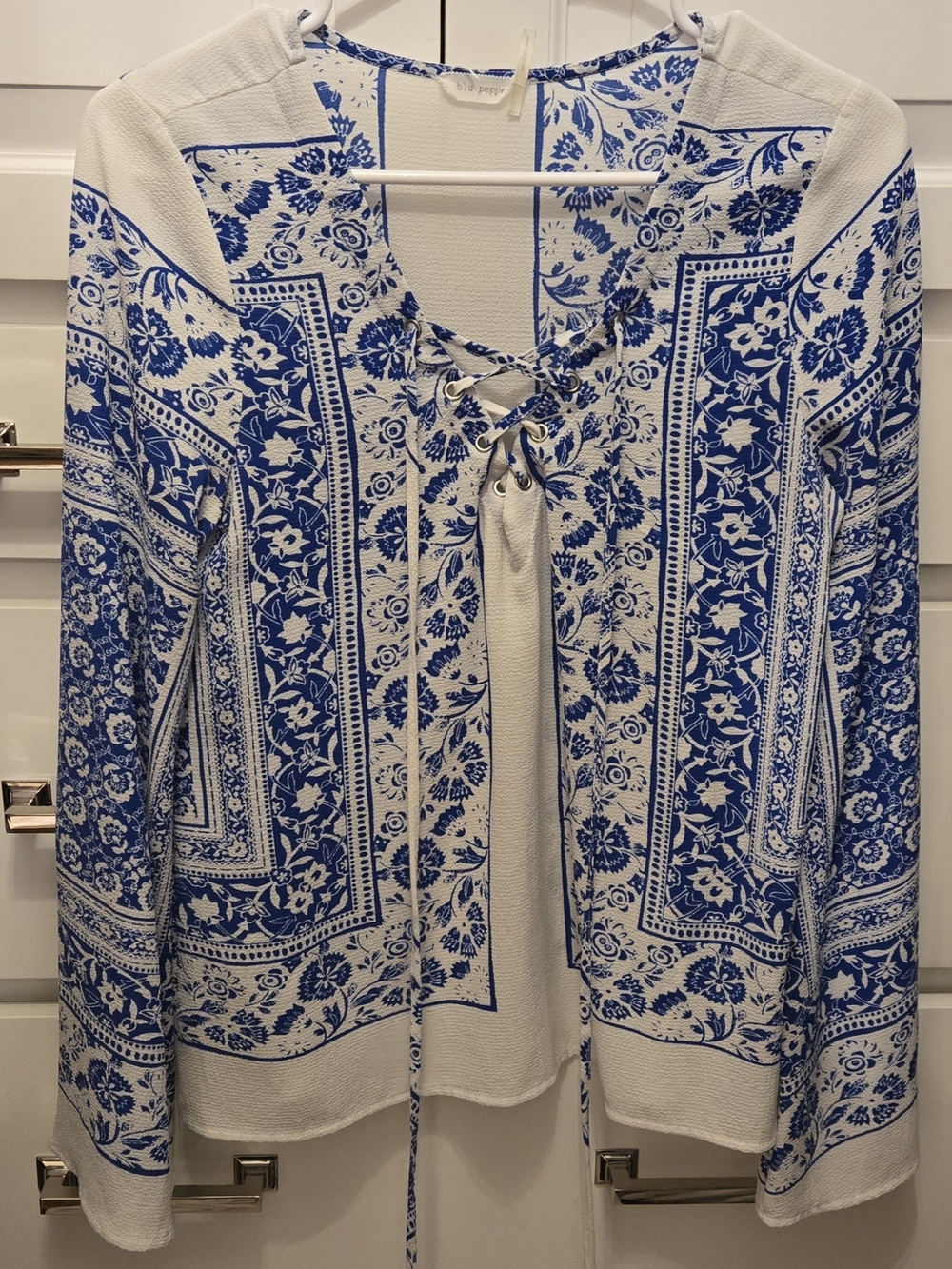 Blu Pepper Blue and White Floral Lace-Up Top Size Small